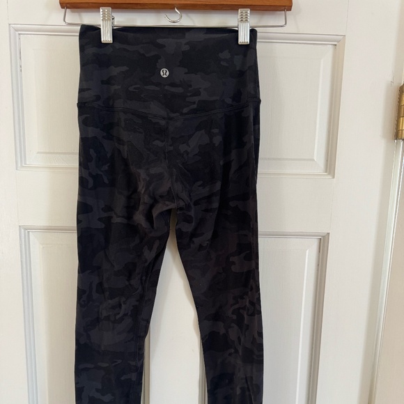 Size 4 Lululemon Align capri camo leggings - Picture 1 of 3